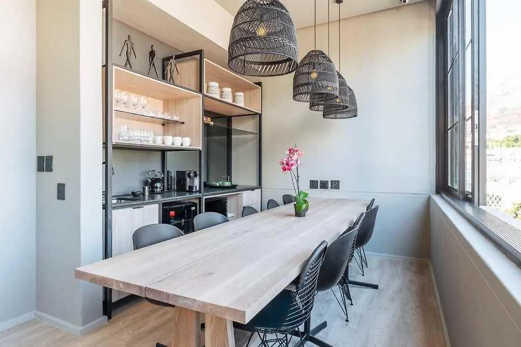 Sunny Escape In The Heart Of The Cbd At The Harri. W/ Parking Apartment Cape Town 0*,  South Africa